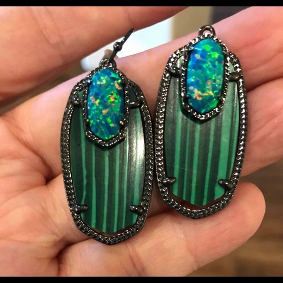 Kendra Scott Emmy Earrings - Picture 2 of 15